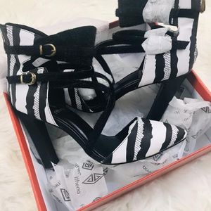 🆕️White Black Fur Strappy Pointed Heel